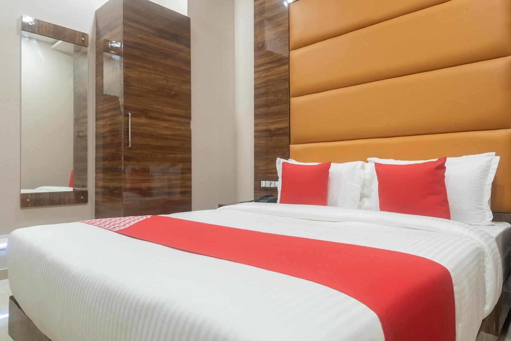 Hotel Blue Executive Near Chhatrapati Shivaji International Airport Mumbai Exterior photo